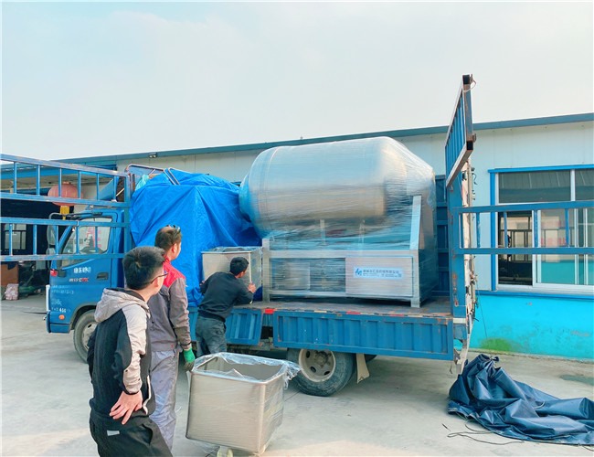 2000L變頻水冷泵真空滾揉機1臺，200L不銹鋼料車2臺，發(fā)貨河南周口