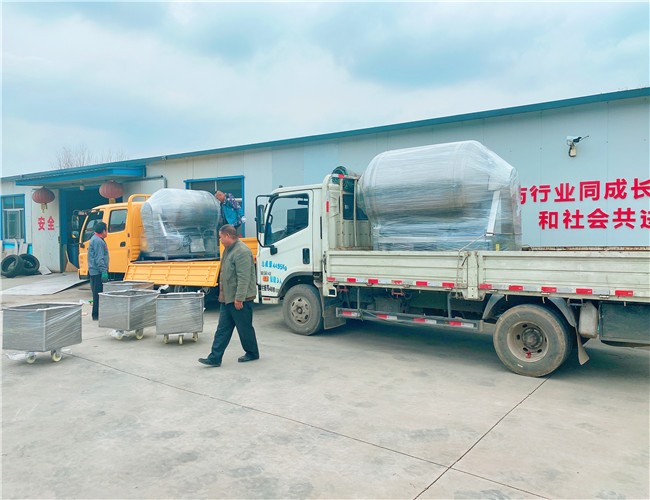 600L真空滾揉機(jī)加4臺(tái)料車發(fā)往武漢，1200L真空滾揉機(jī)發(fā)往深圳