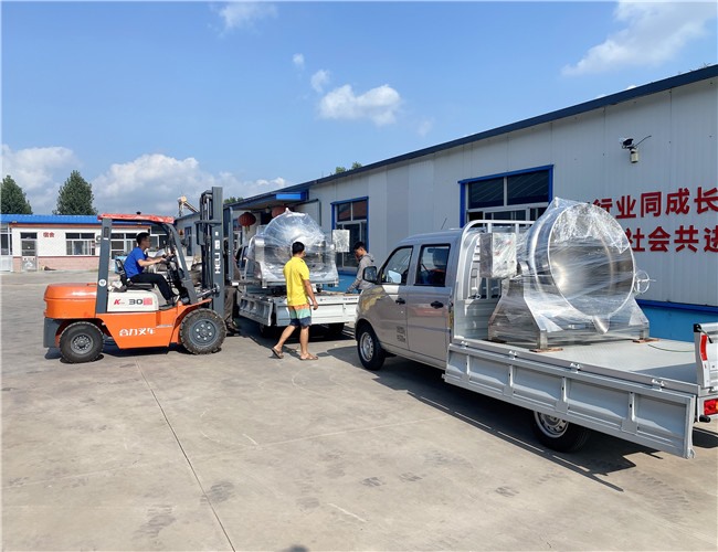 700L立式電加熱夾層鍋1臺，400L可傾電加熱夾層鍋2臺，發(fā)往河南周口