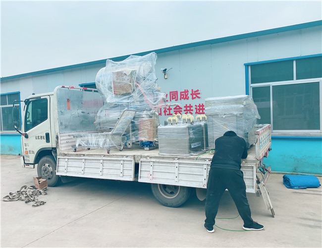 700雙層殺菌鍋、600雙室真空包裝機(jī)、200L不銹鋼料車，發(fā)貨河南許昌