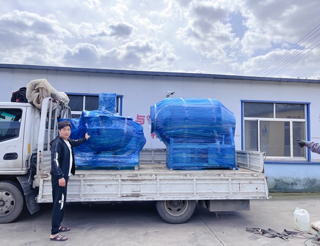 浙江溫州食品廠訂購(gòu)500L電加熱攪拌鍋，600L真空滾揉機(jī)發(fā)貨