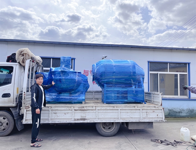 浙江溫州食品廠(chǎng)訂購(gòu)500L電加熱攪拌鍋，600L真空滾揉機(jī)發(fā)貨