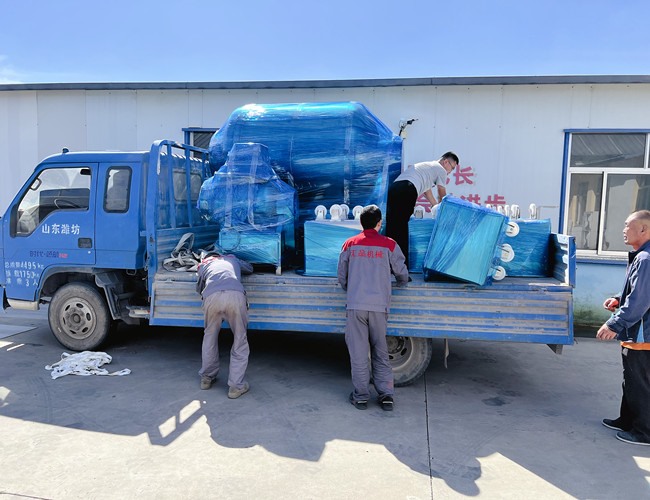 臨沂食品廠訂購1200L真空滾揉機1臺，50L實驗型真空滾揉機1臺，200L不銹鋼料車6臺發(fā)貨
