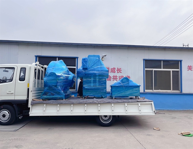 新款80針鹽水注射機(jī)，600L可傾電加熱夾層鍋，200L不銹鋼料車(chē)，直達(dá)車(chē)發(fā)貨河南鄭州