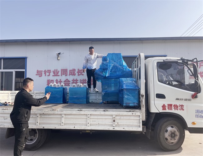 匯品新款80針鹽水注射機1臺，200L不銹鋼料車2臺發(fā)貨安徽合肥